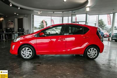 2015 Toyota Aqua - Thumbnail