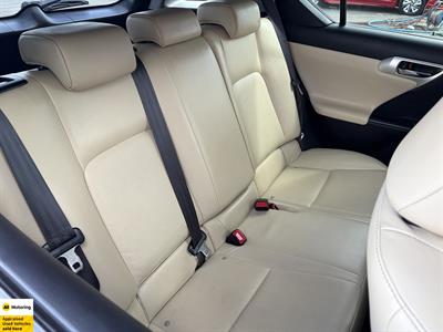 2012 Lexus CT 200h - Thumbnail