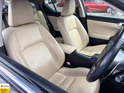 2012 Lexus CT 200h - Thumbnail