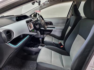 2013 Toyota Aqua - Thumbnail