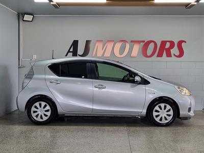 2013 Toyota Aqua - Thumbnail