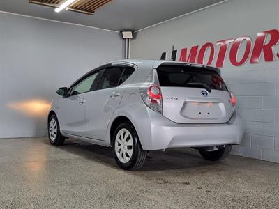 2013 Toyota Aqua - Thumbnail