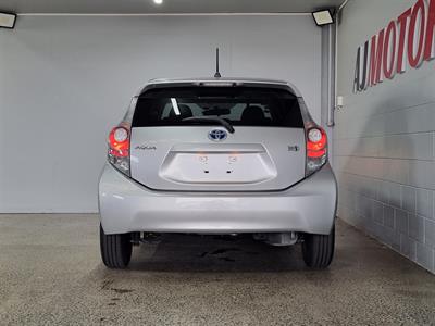 2013 Toyota Aqua - Thumbnail