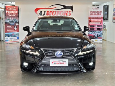 2015 Lexus IS 300h - Thumbnail