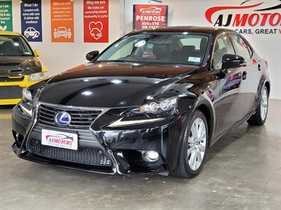 2015 Lexus IS 300h - Thumbnail