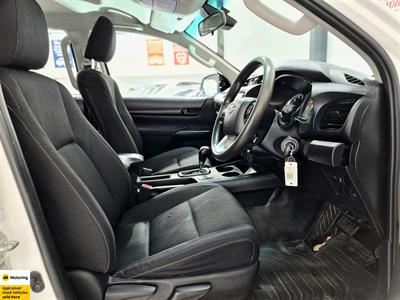 2023 Toyota Hilux - Thumbnail