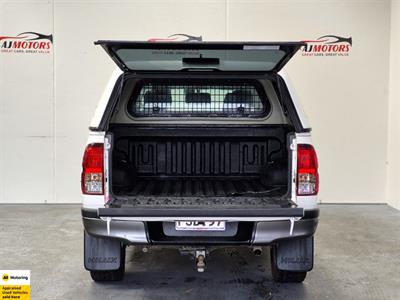 2023 Toyota Hilux - Thumbnail