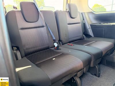 2017 Nissan Serena - Thumbnail