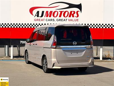 2017 Nissan Serena - Thumbnail