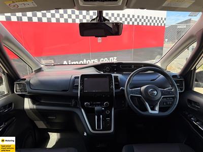 2017 Nissan Serena - Thumbnail