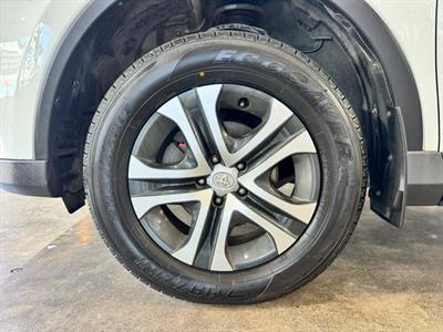 2018 Toyota RAV4 - Thumbnail