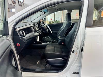 2018 Toyota RAV4 - Thumbnail