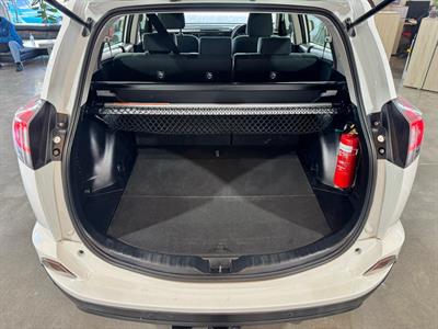 2018 Toyota RAV4 - Thumbnail
