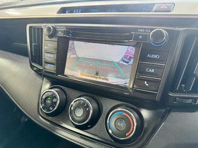 2018 Toyota RAV4 - Thumbnail