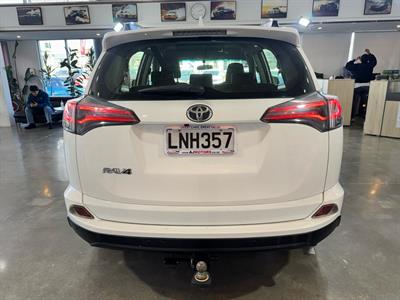 2018 Toyota RAV4 - Thumbnail