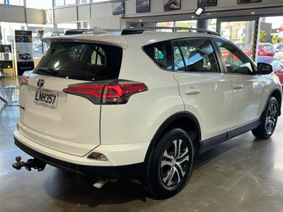 2018 Toyota RAV4 - Thumbnail