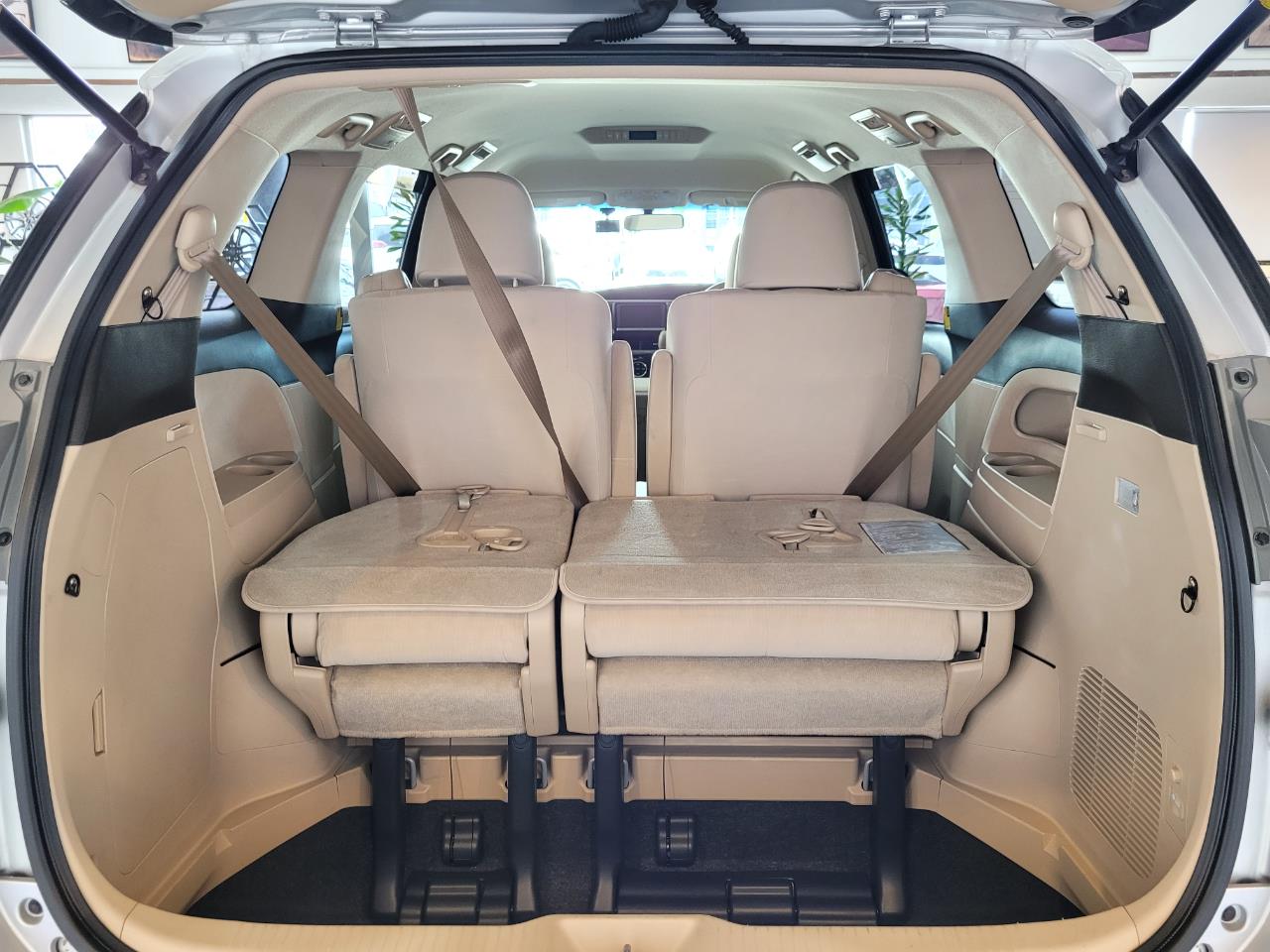 2013 Toyota Estima