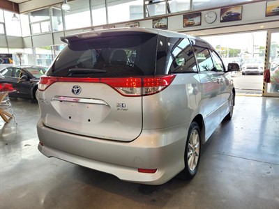 2013 Toyota Estima - Thumbnail