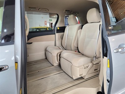 2013 Toyota Estima - Thumbnail