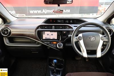 2015 Toyota Aqua - Thumbnail