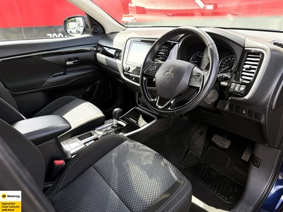 2022 Mitsubishi Outlander - Thumbnail