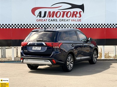 2022 Mitsubishi Outlander - Thumbnail