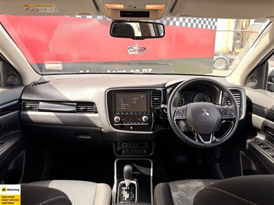 2022 Mitsubishi Outlander - Thumbnail