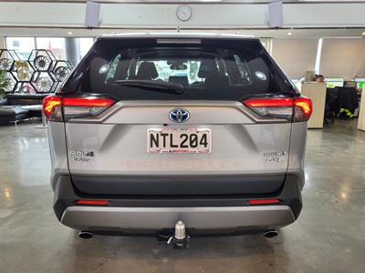 2021 Toyota RAV4 - Thumbnail