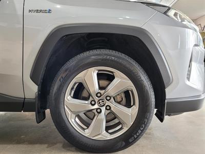 2021 Toyota RAV4 - Thumbnail