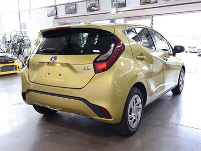 2021 Toyota Aqua - Thumbnail