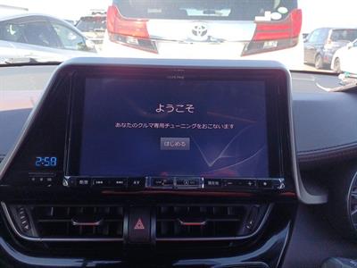 2017 Toyota C-HR - Thumbnail