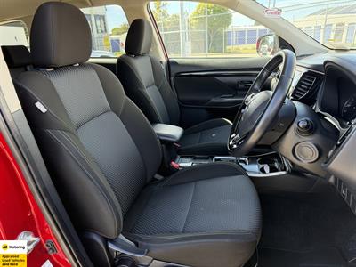 2022 Mitsubishi Outlander - Thumbnail