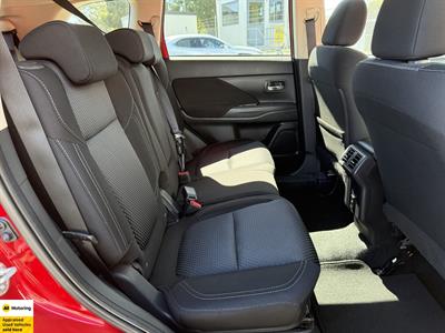 2022 Mitsubishi Outlander - Thumbnail