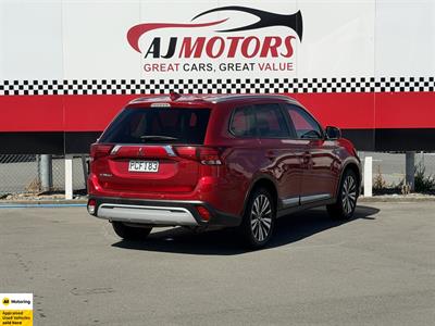 2022 Mitsubishi Outlander - Thumbnail