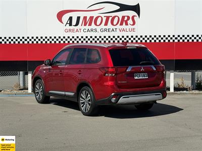 2022 Mitsubishi Outlander - Thumbnail