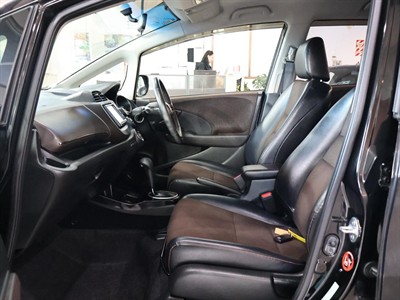 2013 Honda FIT SHUTTLE HYBRID - Thumbnail