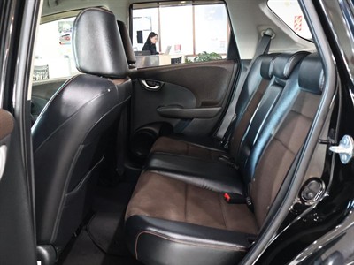 2013 Honda FIT SHUTTLE HYBRID - Thumbnail