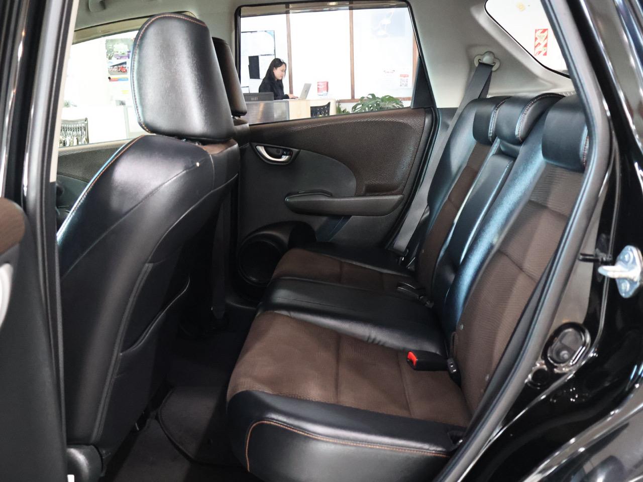 2013 Honda FIT SHUTTLE HYBRID