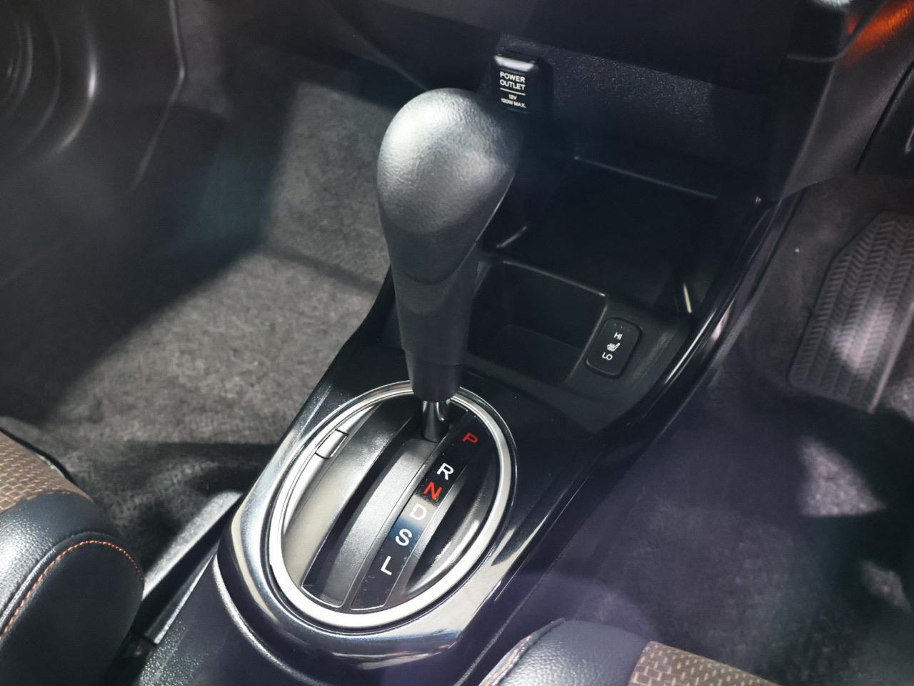 2013 Honda FIT SHUTTLE HYBRID