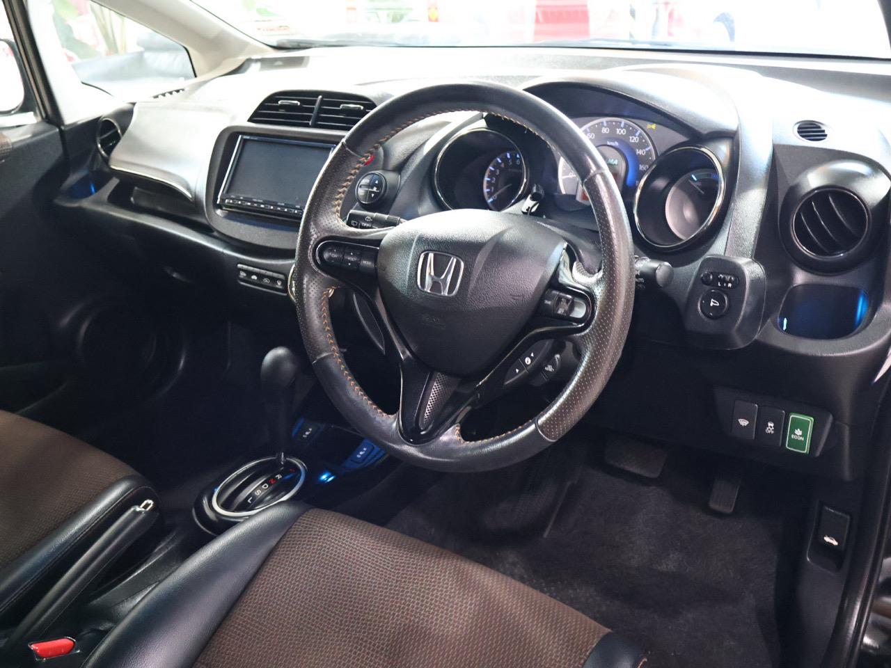 2013 Honda FIT SHUTTLE HYBRID