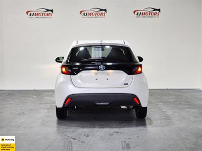 2021 Toyota Yaris - Thumbnail