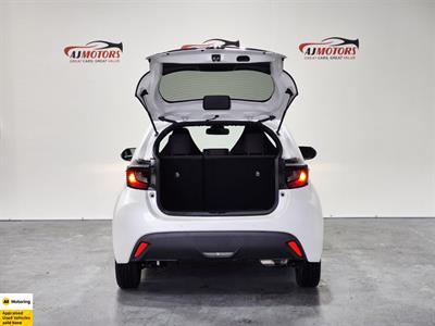 2021 Toyota Yaris - Thumbnail
