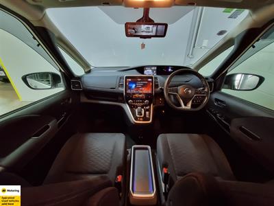 2018 Nissan Serena - Thumbnail