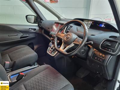 2018 Nissan Serena - Thumbnail