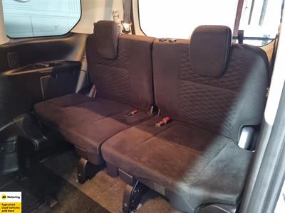 2018 Nissan Serena - Thumbnail