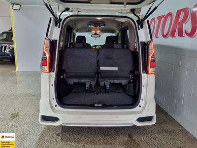 2018 Nissan Serena - Thumbnail