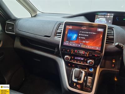 2018 Nissan Serena - Thumbnail