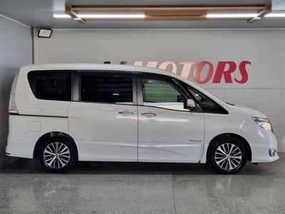 2015 Nissan Serena - Thumbnail