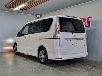 2015 Nissan Serena - Thumbnail