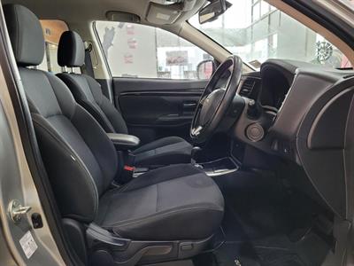 2022 Mitsubishi Outlander - Thumbnail